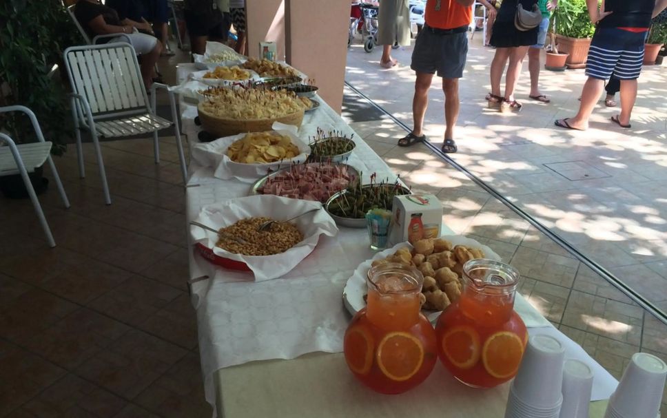 Buffet Photo