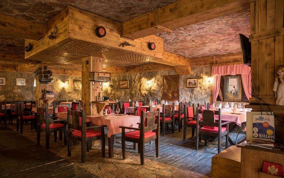 Restaurant Photo